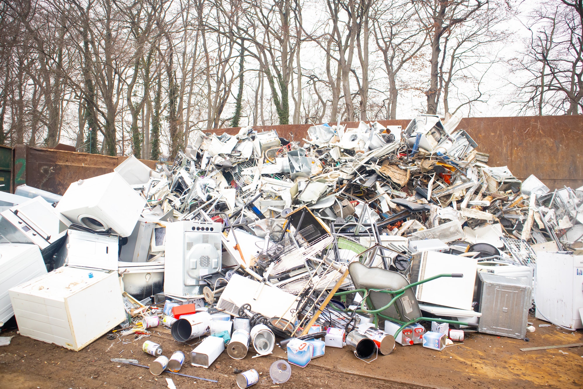 garbage dump, scrap metal and electrical appliances, disposal, recycling of old things